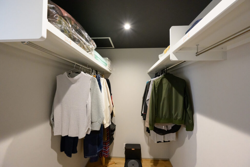 大きな窓と整う動線が、暮らしを軽やかにする家